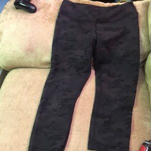 Black camo lulu capris
